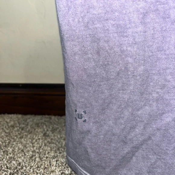 Mens Lululemon Tshirt Dark Grey No Tag Size M Lenght 71” - Picture 3 of 5